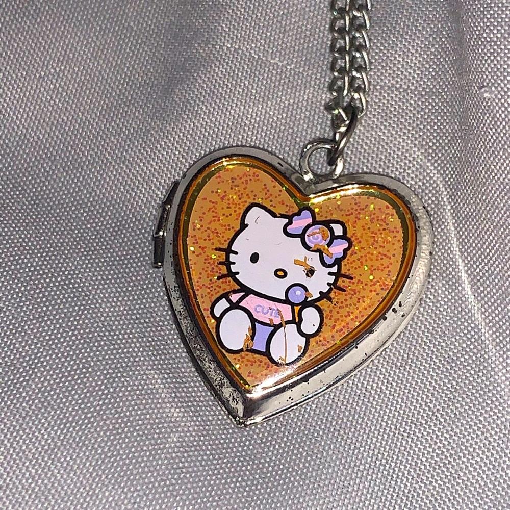 Hello Kitty Heart Locket